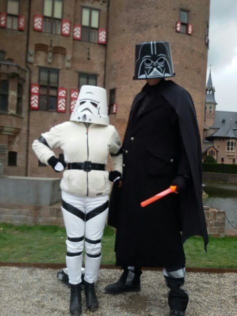 Fun star wars costumes diy. Stormtrooper and darth vader Star Wars Couple Costume, Stormtrooper Costume, Star Wars Costumes Diy, Disfraz Star Wars, Holloween Costumes, Darth Vader Costumes, Storm Trooper Costume, Star Wars Couples, Star Wars Halloween