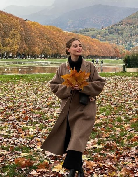 Fall In France, Countryside Outfit, 사진 촬영 포즈, Casual Day Outfits, Fall Photoshoot, Winter Fits, Autumn Aesthetic, Fall Photos, 가을 패션