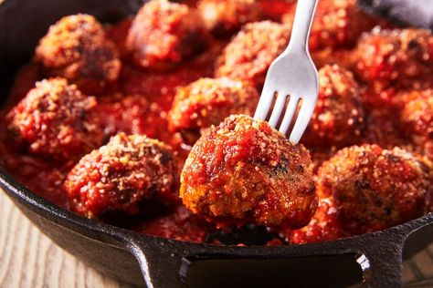 These Parmesan Italian Meatballs Are So Good, They'll Haunt Your DreamsDelish UK Minced Beef Recipes Dinners, Minced Beef Recipe, Best Italian Meatball Recipe, Classic Italian Meatballs, Minced Beef Recipes, Parmesan Risotto, Ground Pork Recipes, Italian Meatballs Recipe, Salisbury Steak Recipes