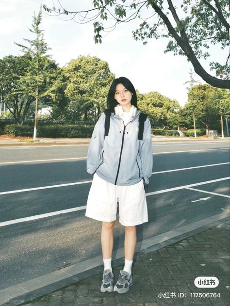 White Jorts Outfits, Korea Fits, Oversize Outfit, Stylish Outfits Casual, Outfits Skirt, Simple Style Outfits, 90s Inspired Outfits, Outfit Inspo Casual, Everyday Fashion Outfits