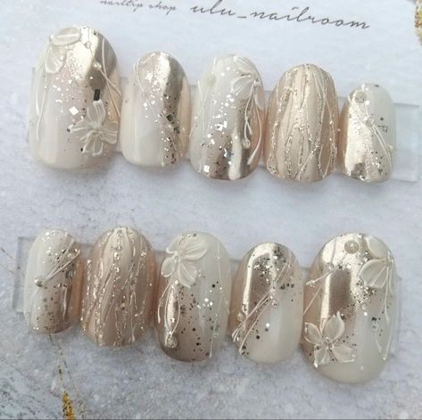 Nail Art Wedding Elegant Gold, Oval Nails Inspiration, Henna Nail Art, Elegant Touch Nails, Bridal Nails Designs, Henna Nails, Eye Nail Art, Fake Nails Designs, Art Deco Nails