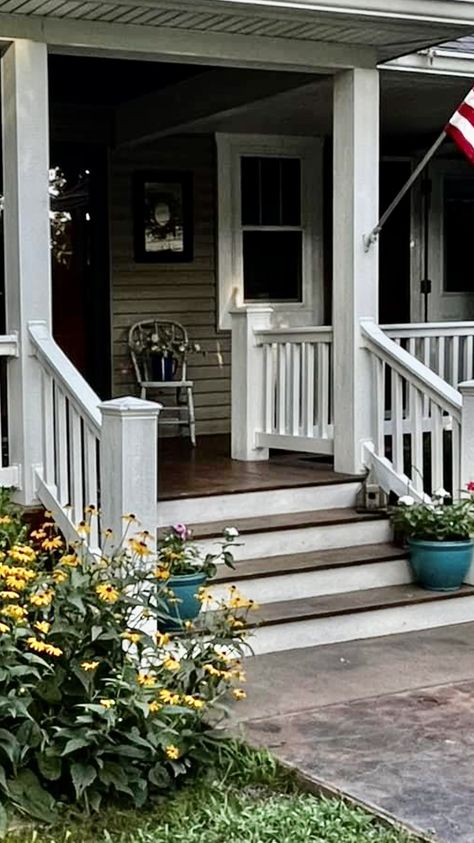 Stoop Ideas, Front Porch Steps, Porch Steps, House Front, Front Porch, Porch