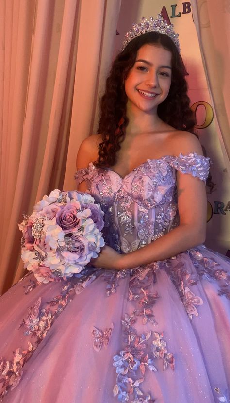 Rapunzel Quince Dress, Rapunzel Quince, Quince Theme Ideas, Quince Photoshoot Ideas, Quince Photoshoot, Debut Dresses, Sweet Sixteen Ideas, Quinceanera Themes Dresses, Quincenera Dresses