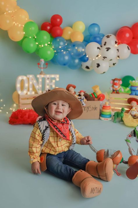 Toy Story 2nd Birthday Photo Shoot, Toy Story Theme Photoshoot, Toy Story Baby Photoshoot, Toy Story Smash Cake Pictures, Toy Story Smash Cake 1st Birthdays, Toy Story Cake Smash, Toy Story Smash Cake, Toy Story Cake Smash Photography, Luca Birthday