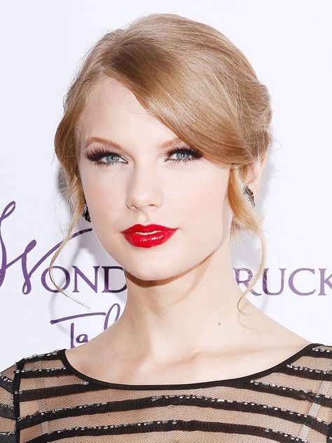 Looking for your new favorite red lipstick? Let the songstress help you out! via @byrdiebeauty Blue Based Red Lipstick, Taylor Swift Red Lipstick, Blue Red Lipstick, Cherry Red Lipstick, Taylor Swift Makeup, Pink Eyeshadow Look, Baby Taylor, Perfect Lipstick, Shade Of Red