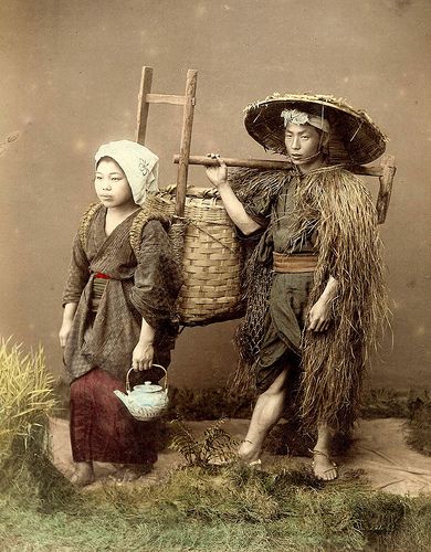 OFF TO THE FIELDS -- A Rustic Japanese Farmer and his Wife by Okinawa Soba, via Flickr Japanese Village, Japanese History, Japan Photo, Ukiyo E, Sapporo, Vintage Japan, Nagoya, Vintage Pictures, Rare Photos