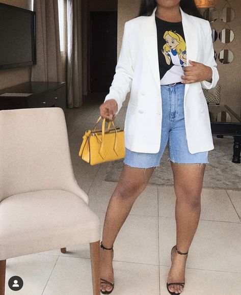 Shorts Outfit With Blazer, Summer Outfits 2023 Women, Cute Summer Outfits 2023, Tshirt And Shorts Outfit, Outfit With Blazer, Outfits 2023 Women, Tshirt And Shorts, Bermuda Jeans, Shorts Outfit