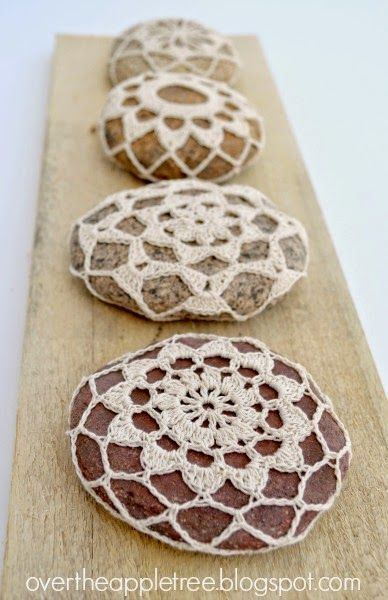 Crochet Rock Covers Patterns Free, Crochet Around Rocks, Crochet Rocks Diy, Crocheted Rocks, Rock Crochet, Crochet Rocks, Crochet Stone, Tree Crochet, Unique Teachers Gift