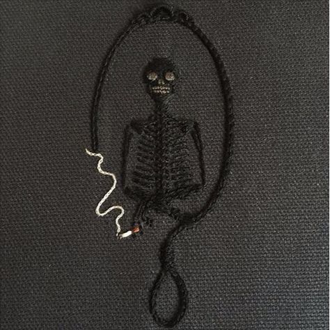 Embroider Ideas, Zoom Photo, Arte Obscura, Sewing Embroidery Designs, Embroidery Fashion, Chiaroscuro, Crafty Craft, Skull And Bones, Hand Embroidery Patterns