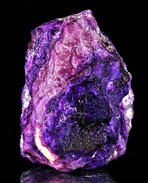 Sugilite - South Africa Minerals Crystals Rocks, Gemstones And Crystals, Geology Rocks, Pretty Rocks, Beautiful Rocks, Mineral Stone, Minerals And Gemstones, Rocks And Gems, Gem Stones