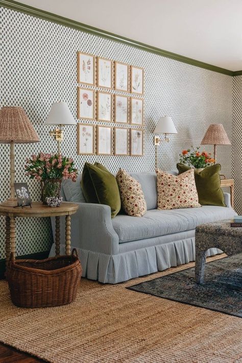 Grandmillenial Living Rooms, Granny Chic Living Room, Mint Green Room, Green Room Design, Traditional Eclectic, Glam Pad, College House, Living Room Decorating Ideas, Living Room Decorating