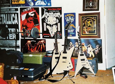 james hetfield | fan acc 🤍 (@bestofhetfield) on Instagram: "A photograph that Harald Oimoen took of James’ guitar models at the Metallica Mansion | mid eighties ‘85 ‘86 🏴‍☠️" 2000s Older Brother Core Room, 80s Metalhead Aesthetic, Metalhead Room, Emo Room, Optimus Prime Wallpaper Transformers, Rock Room, Metal Room, Grunge Room, James Hetfield