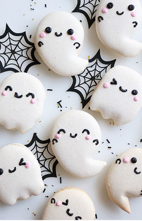 Bat Macarons, Macaroons Halloween, Ghost Macarons, Spooky Macarons, Halloween Pastry, Themed Macarons, Macaron Decoration, Halloween Macarons, Macaroon Cookies Recipe