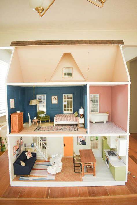 Links & Resources for Dollhouse Beginners — Martin Goes Mini Diy Dollhouse Room Ideas, How To Build Dollhouse, Cute Dollhouse Miniatures, Dollhouse Layout Floor Plans, Doll House Dolls, Dollhouse Painting Ideas, Diy Dollhouse Bedroom, Redo Doll House Ideas, Dolls House Renovation