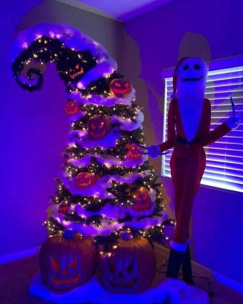 Nightmare Before Christmas Christmas Decorations, Nightmare Before Christmas Tree Ideas, Night Before Christmas Tree, Nightmare Before Christmas Christmas, Batman Christmas, Halloween Fanart, October Decor, Nightmare Before Christmas Tree, Jack Y Sally