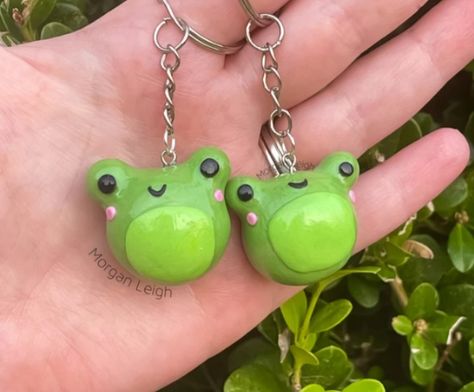 Frog Clay Keychain, Clay Ideas Keychain, Clay Keychain Ideas, Air Dry Clay Keychain, Clay Frog, Frog Keychain, Ceramic Accessory, Clay Keychain, Diy Wall Art Decor