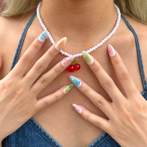 Summer nails Orb Acrylic Nails, Beiber Nails, Taylor Swift Nails, Rave Nails, Lily Nails, Fancy Nail Art, Minimal Nails Art, Minimal Nails, Summery Nails