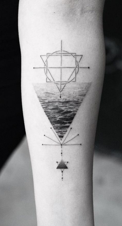 sea-inspired fine line tattoo © tattoo artist Balazs Bercsenyi 💛💛💛💛 Unique Tattoos Black Women, Geometric Line Tattoo, See Tattoo, Dibujos Tattoo, Back Of Shoulder Tattoo, Fine Line Tattoo, Tattoo Graphic, Modern Tattoos, Line Tattoo