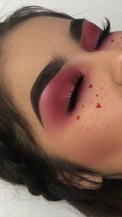 Whether you have a date, a fun night with friends, or you just want to bring some of the romantic Valentine’s vibe to your life, makeup is one of the best ways to do so. #valentines Makeup Zombie, Romantic Makeup, Makeup 2018, Pretty Eye Makeup, Make Up Inspiration, Valentines Makeup, Beauty Make-up, Makijaż Smokey Eye, Makeup Eye Looks