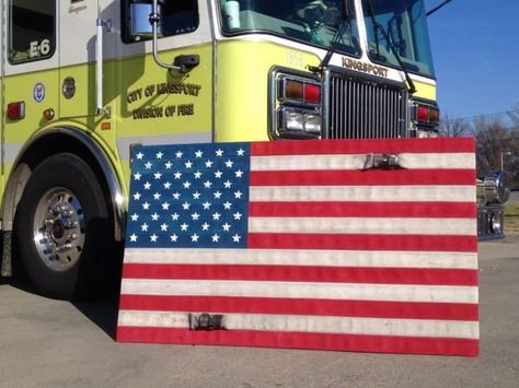 firefighter diy american flag from fire hoses Firehose Crafts, Fire Hose Projects, Fireman Decor, Diy American Flag, Firefighter Life, Fire Crafts, Station 11, Pallet Flag, Firefighter Family