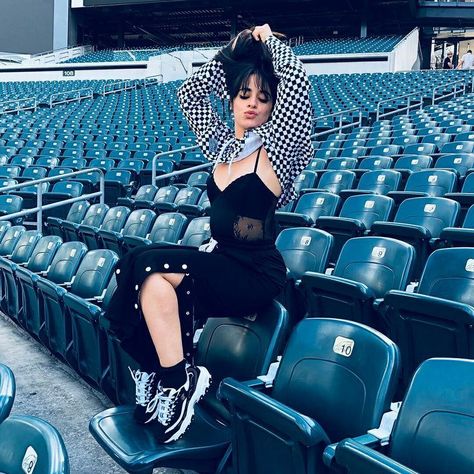 Skechers Dlites Outfit, Skechers Dlites, Camila And Lauren, Fav Person, Lauren Jauregui, Fifth Harmony, Shawn Mendes, American Singers, Selena Gomez