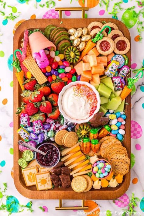 20 Easter Charcuterie Board Ideas - Lady Celebrations Easter Charcuterie Board Ideas, Dessert Charcuterie Board Ideas, Dinner Boards, Easter Charcuterie Board, Bunny Desserts, Easter Charcuterie, Easter Rice Krispie Treats, Dessert Charcuterie Board, Easy Fruit Dip