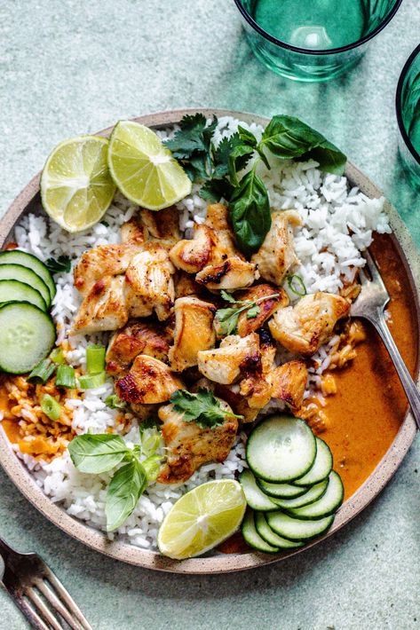 Coconut Curry Chicken Recipes, Curry Chicken Recipe, Travel Cambodia, Cooking Jasmine Rice, Chicken Sauce, Coconut Bowls, Coconut Curry Chicken, Curry Chicken Recipes, Coconut Curry