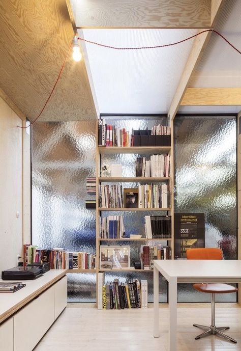 Temporary Housing, Architecture Office, Interior Spaces, Office Space, Interior Inspiration, Bookshelves, Interior Architecture, Interior And Exterior, Beams