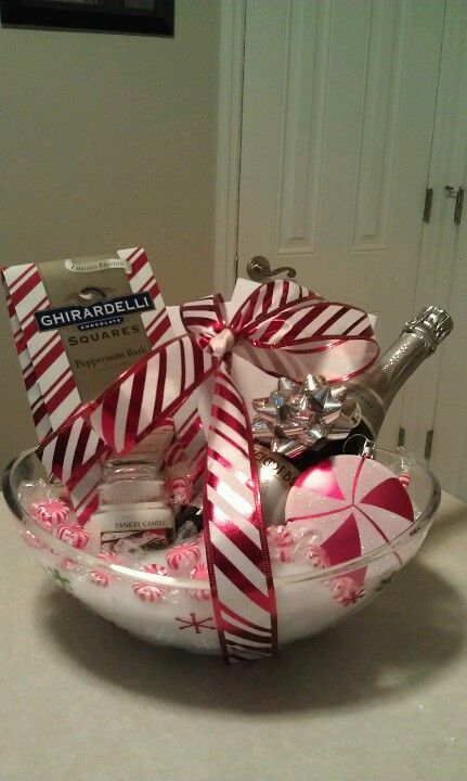 DIY gift basket.....peppermint bark with welches sparkling white grape juice Diy Christmas Baskets, White Grape Juice, Diy Gift Basket, Fundraiser Baskets, Homemade Gift Baskets, Spa Basket, Baskets Ideas, Auction Baskets, Boyfriend Gift Basket