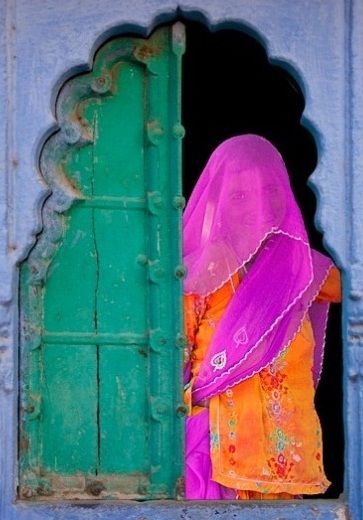 I see you. Jodhpur, Rajasthan. India Veiled Woman, Yoga Studio Design, Indian Colours, India Colors, Rajasthan India, Beautiful Doors, Jodhpur, Foto Inspiration, Incredible India