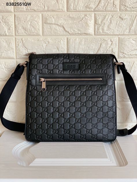 Designer Crossbody, Gucci Handbags, Gucci Men, Beautiful Bags, Designer Bags, Louis Vuitton Handbags, Kylie Jenner, Gucci Bag, Messenger Bag