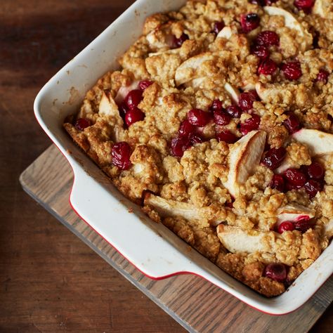 Cranberry Crisp, Apple Cranberry Crisp, Healthy Thanksgiving Desserts, Easy Thanksgiving Dessert Recipes, Oatmeal Crisp, Oatmeal Creme Pie, Oatmeal Toppings, Pumpkin Mousse, Baked Pears