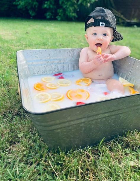 Fruit Bath Photoshoot Baby Boy, Milk Bath Photography Baby Boy, Milk Bath Photography Baby, Baby Boy Photo Shoot Ideas, Summer Baby Pictures, Baby Milk Bath, Milk Bath Photos, Baby Holiday Photos, Baby Mirror