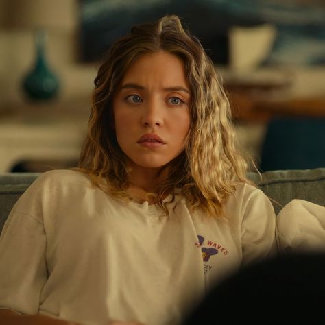 Olivia Mossbacher, Hot Mommy, Sydney Sweeney, Dark Paradise, Paradise On Earth, Outer Banks, Face Claims, Her Hair, The Dreamers