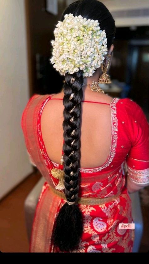 South Indian Bridal Jada, Long Jada Hairstyles, Traditional Muhurtham Hairstyle, Traditional Hairstyle For Straight Hair, Latest Pulla Jada For Bride, Muhurtam Hairstyles South Indian, Muhurtham Jadai Hairstyle, Bridal Braids For Long Hair Indian, South Indian Braid Hairstyles