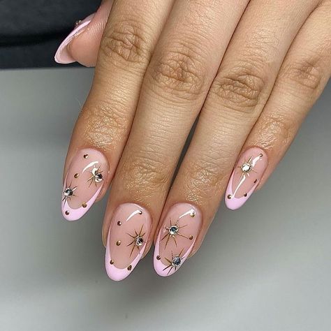 Almond shape, nude color, french tip, gold star design with diamond Gold Star Nails French Tip, French Tip Gold, Gold Star Nails, Color French Tip, Pale Pink Nails, Bday Nails, Pink Starburst, Almond Shape, Star Nails