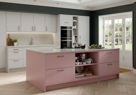 Modern Kitchen 2020, Pink And Grey Kitchen, Kitchen Interior Design Modern, Kitchen Design Trends, Kitchen Decor Modern, Contemporary Kitchen Design, Classic Kitchens, Pink Kitchen, Grey Kitchens