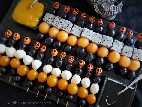 Halloween Kabobs, Halloween Dishes Party Ideas, Easy Halloween Appetizers, Witches Dinner, Blistered Shishito Peppers, Menu Halloween, Halloween Potluck, Halloween Appetizers Easy, Spooky Dinner