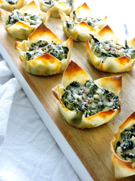 Cheesy Spinach Dip Wonton Cups Won Ton Wrapper Recipes, Cheesy Spinach Dip, Healthy Holiday Appetizers, Spinach Cream Cheese, Wonton Wrapper Recipes, Wonton Cups, Won Ton, Cheesy Spinach, Spinach Dip Recipe