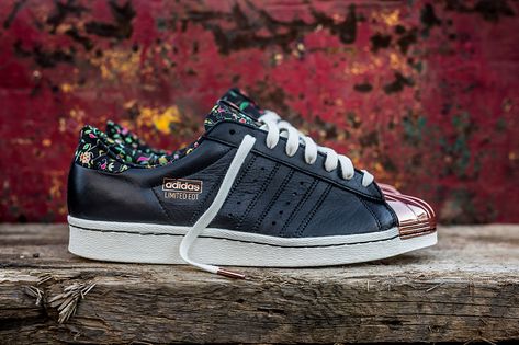 #Trainers, Check more at https://www.outsons.com/adidas-consortium-superstar-made-france-masterpieces/ Adidas Flux, Bag Obsession, Adidas Gazelle Sneaker, Vans Sneakers, Sneaker Shopping, Adidas Sneakers, Air Jordans, Casual Shoes, Men's Shoes