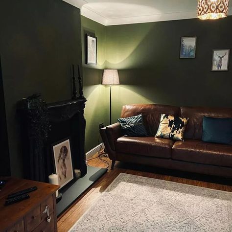 Frenchic Paint ❤️ on Instagram: "There’s something dreamy about dark green rooms and those deep, lush verdant shades cocooning you in your living space (especially this time of year!). 💚 Dark green, like navy, is great for creating an elegant and luxe look, especially when teamed with dark woodwork and earthy accent shades like brown and taupe. 😍 Frenchic Fan Forum member Tracy Moore used our jewel like zesty green shade 'Constance Moss' from the ultra-matte Chalk Wall Paint Range (also availa