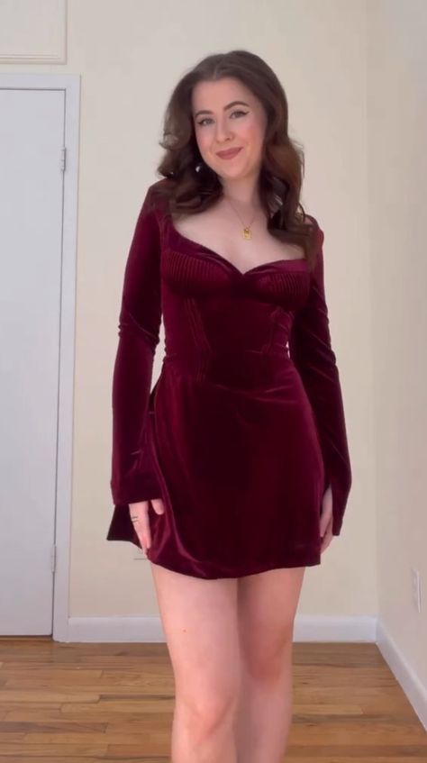 Wine Red Dress Short Hot, Short Red Velvet Dress, Aesthetic Christmas Dress, Red Dress Short Aesthetic, Red Velvet Dress Outfit, Christmas Dinner Dress, Velvet Dresses Outfit, Elegant Red Dress, Elegant Dresses Short