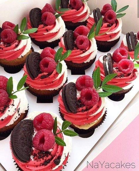 Cupcakes Cute, Beautiful Cupcakes, Mini Cheesecakes, Köstliche Desserts, Yummy Cupcakes, Eclairs, Mini Cakes, Cupcake Recipes, Pretty Food