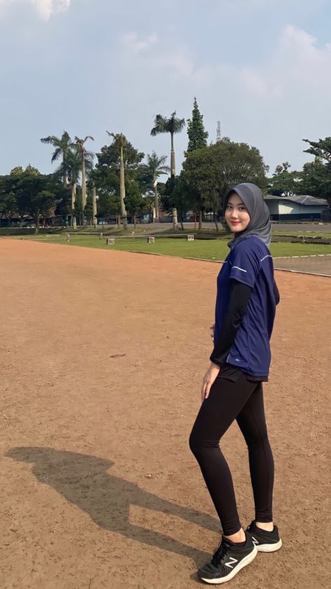 Style Olahraga Hijab, Outfit Jogging Hijab, Jogging Outfit Running, Modest Gym Wear, Outfit Jogging, Jogging Leggings, Ootd Korean Style, Jogging Outfit, Gym Clothes Women