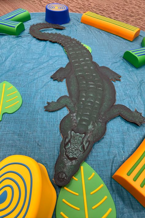 Cardboard Crocodile, Diy Alligator, Frog Party Decorations, Alligator Crafts, Alligator Birthday Parties, Alligator Birthday, Safari Birthday Party Decorations, Cardboard Animals, Forest Party