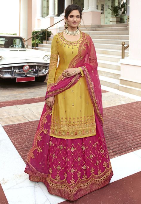 Net Kurti, Suit Sharara, Yellow Sharara, Wedding Salwar Suits, Yellow Anarkali, Celana Fashion, Kurti Style, Lehenga Suit, Pakistani Suit