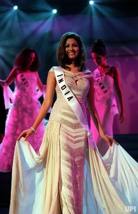 Miss Universe 1998, Pageant Winner, Visit India, Miss Usa, Miss Universe, Beauty Pageant, Top 10, Universe, Saree