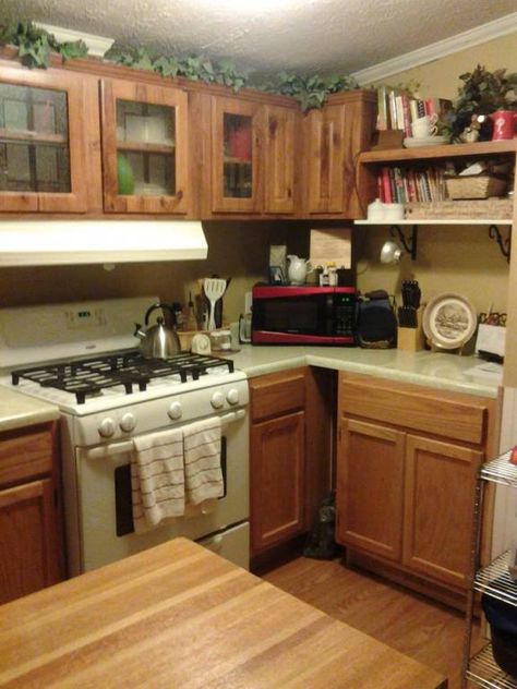 Manufactured Home Kitchen Makeover Ideas (9) Small Mobile Homes, Kitchen Makeover Ideas, Mobile Home Kitchens, Mobile Home Kitchen, Mobile Home Makeovers, Grey Kitchen Floor, Mobile Home Renovations, Makeover Kitchen, Kitchen Plan