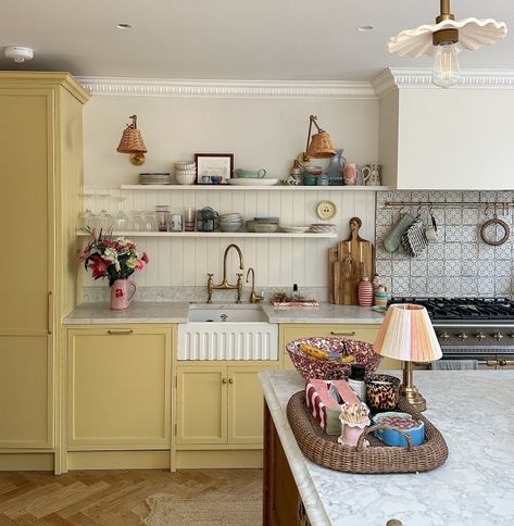 Yellow Kitchen, Dream House Interior, Kitchen Inspo, Home N Decor, Dream House Decor, Kitchen Style, Rustic Kitchen, Interior Inspo, Dream Home Design