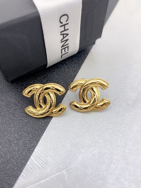 Vintage Chanel Earrings, Chrome Hearts Jewelry, Chanel Jewelry Earrings, Swarovski Jewelry Necklace, Earrings Aesthetic, Fancy Jewellery Designs, Replica Shoes, Gold Chanel, Dope Jewelry